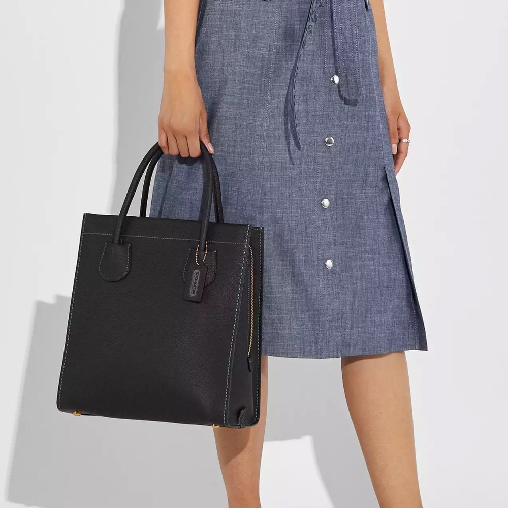 Cashin Carry Tote 29 
Dark navy with a cloud blue piping and oxblood interior - Picture 12 of 12